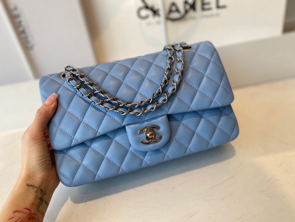 シャネルバッグレプリカ背面デザイン